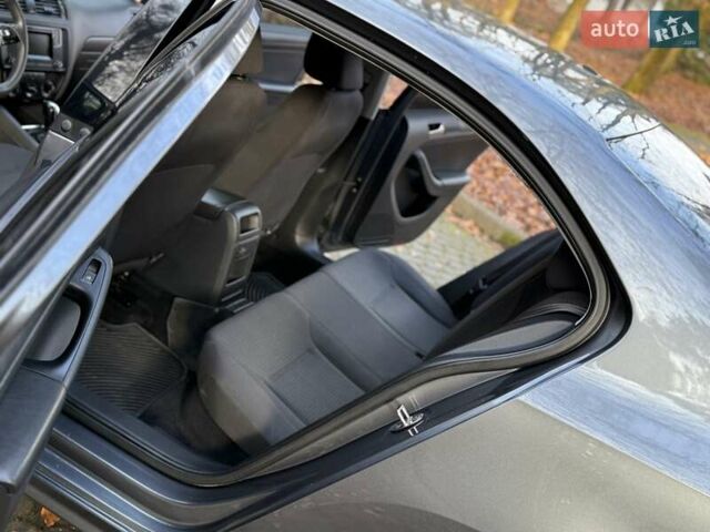 Серый Фольксваген Джетта, объемом двигателя 1.4 л и пробегом 100 тыс. км за 9200 $, фото 113 на Automoto.ua