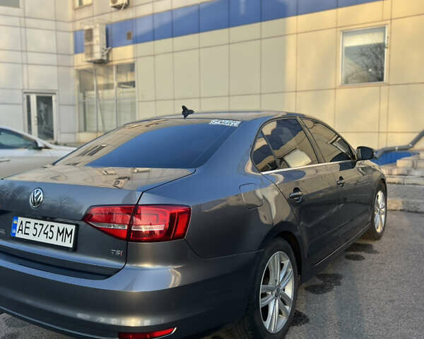 Серый Фольксваген Джетта, объемом двигателя 1.8 л и пробегом 148 тыс. км за 10500 $, фото 5 на Automoto.ua