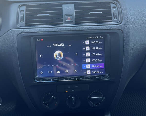 Фольксваген Джетта 2015 в Черновцах на Automoto.ua Серый Фольксваген Джетта, объемом двигателя 2 л и пробегом 310 тыс. км за 9500 $, фото 4 на Automoto.ua