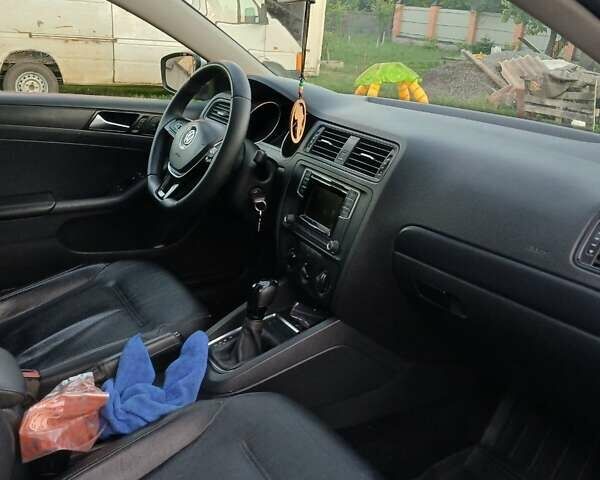 Серый Фольксваген Джетта, объемом двигателя 1.4 л и пробегом 280 тыс. км за 8600 $, фото 6 на Automoto.ua