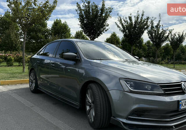 Серый Фольксваген Джетта, объемом двигателя 1.39 л и пробегом 133 тыс. км за 10900 $, фото 2 на Automoto.ua