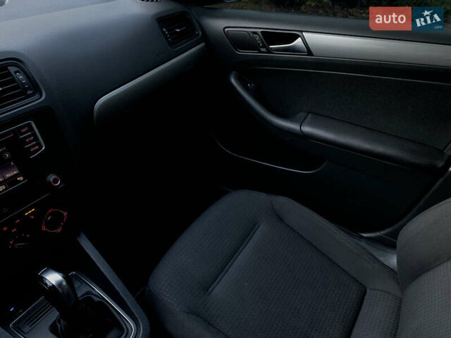 Серый Фольксваген Джетта, объемом двигателя 1.4 л и пробегом 113 тыс. км за 9900 $, фото 19 на Automoto.ua