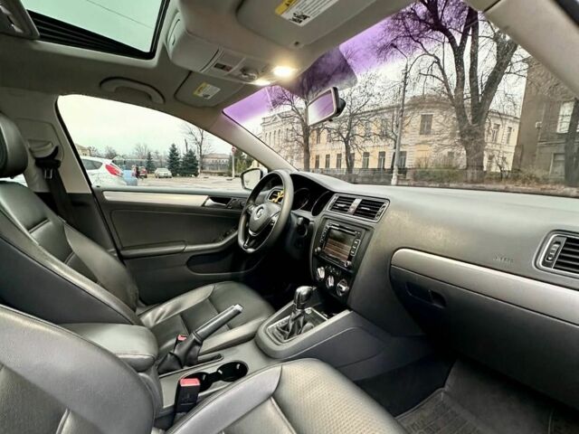 Серый Фольксваген Джетта, объемом двигателя 1.8 л и пробегом 193 тыс. км за 9600 $, фото 6 на Automoto.ua