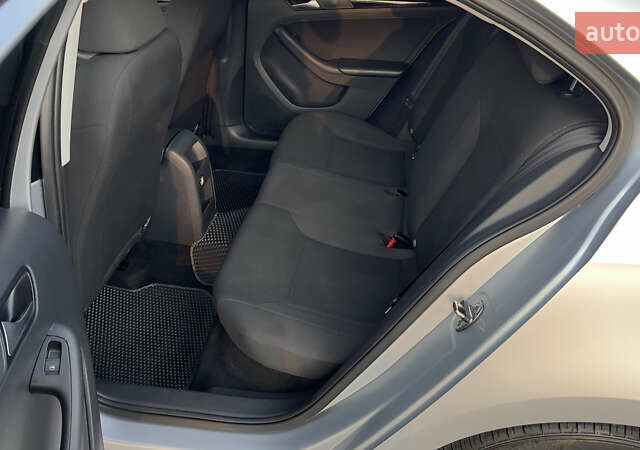 Серый Фольксваген Джетта, объемом двигателя 1.8 л и пробегом 160 тыс. км за 9599 $, фото 17 на Automoto.ua