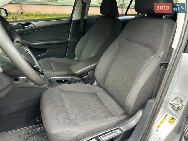 Сірий Фольксваген Джетта, об'ємом двигуна 2 л та пробігом 198 тис. км за 11500 $, фото 35 на Automoto.ua