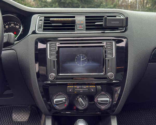 Серый Фольксваген Джетта, объемом двигателя 1.8 л и пробегом 157 тыс. км за 12500 $, фото 23 на Automoto.ua