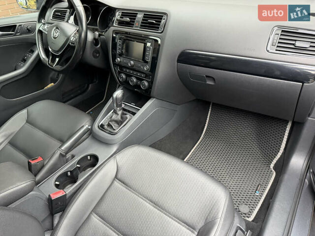 Сірий Фольксваген Джетта, об'ємом двигуна 2 л та пробігом 175 тис. км за 12499 $, фото 51 на Automoto.ua