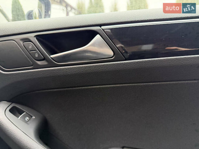 Сірий Фольксваген Джетта, об'ємом двигуна 2 л та пробігом 175 тис. км за 12499 $, фото 59 на Automoto.ua