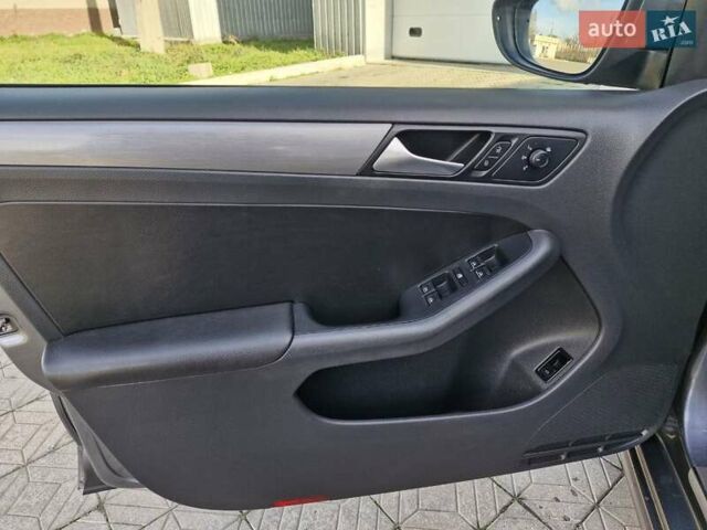 Сірий Фольксваген Джетта, об'ємом двигуна 1.8 л та пробігом 278 тис. км за 9999 $, фото 10 на Automoto.ua