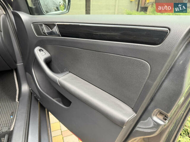 Сірий Фольксваген Джетта, об'ємом двигуна 2 л та пробігом 175 тис. км за 12499 $, фото 52 на Automoto.ua