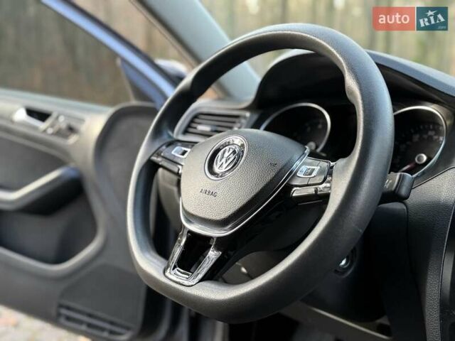 Серый Фольксваген Джетта, объемом двигателя 1.4 л и пробегом 100 тыс. км за 9200 $, фото 100 на Automoto.ua