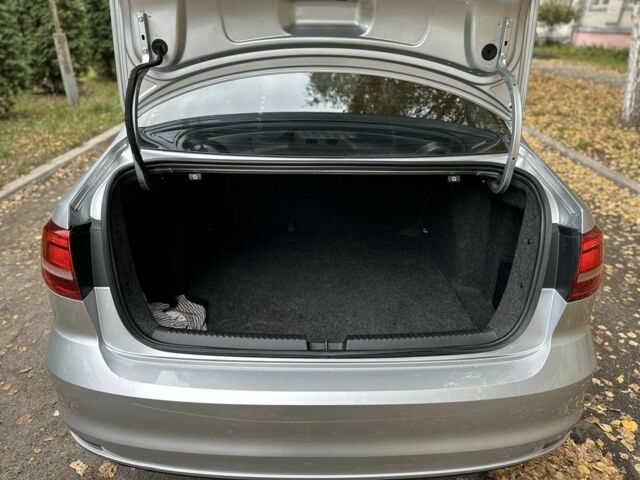 Серый Фольксваген Джетта, объемом двигателя 2 л и пробегом 199 тыс. км за 11500 $, фото 23 на Automoto.ua