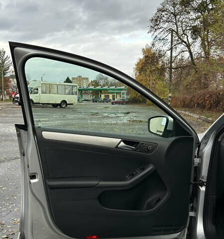 Сірий Фольксваген Джетта, об'ємом двигуна 1.8 л та пробігом 153 тис. км за 11000 $, фото 7 на Automoto.ua