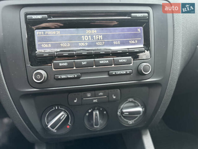 Серый Фольксваген Джетта, объемом двигателя 1.8 л и пробегом 252 тыс. км за 8700 $, фото 24 на Automoto.ua