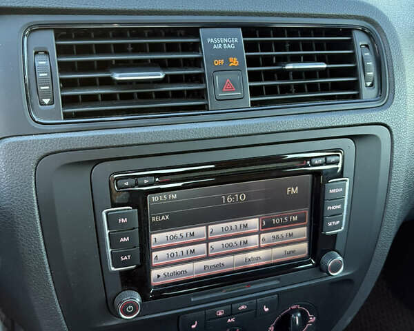 Сірий Фольксваген Джетта, об'ємом двигуна 2 л та пробігом 161 тис. км за 9800 $, фото 25 на Automoto.ua