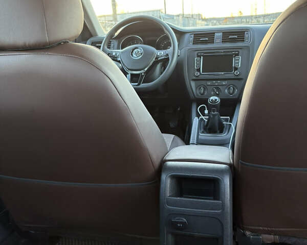 Сірий Фольксваген Джетта, об'ємом двигуна 2 л та пробігом 161 тис. км за 9800 $, фото 27 на Automoto.ua