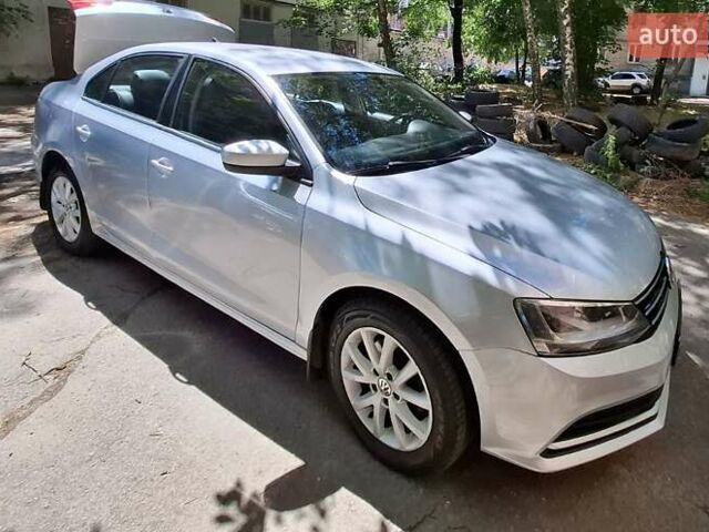 Серый Фольксваген Джетта, объемом двигателя 1.8 л и пробегом 220 тыс. км за 8500 $, фото 4 на Automoto.ua
