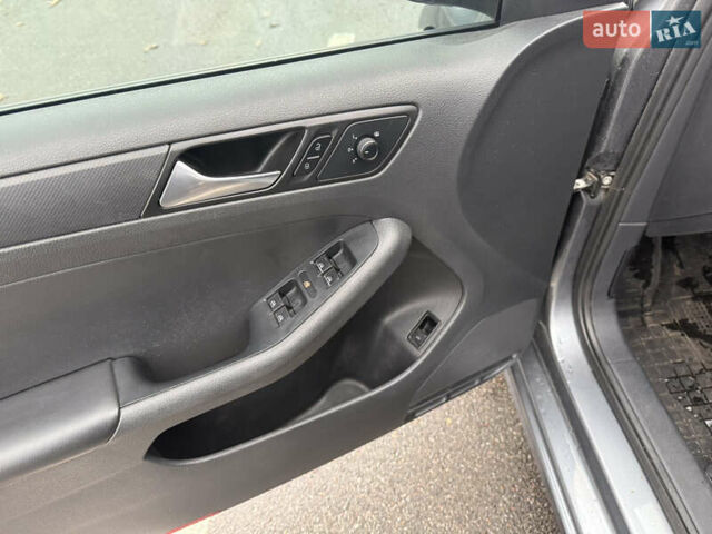 Серый Фольксваген Джетта, объемом двигателя 2 л и пробегом 187 тыс. км за 8500 $, фото 8 на Automoto.ua