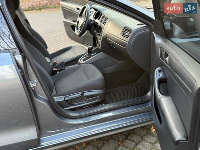 Серый Фольксваген Джетта, объемом двигателя 1.4 л и пробегом 100 тыс. км за 9200 $, фото 101 на Automoto.ua