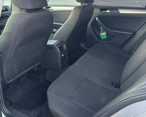 Сірий Фольксваген Джетта, об'ємом двигуна 1.8 л та пробігом 201 тис. км за 8000 $, фото 3 на Automoto.ua