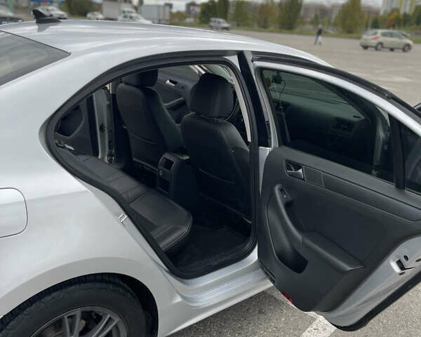 Сірий Фольксваген Джетта, об'ємом двигуна 1.4 л та пробігом 210 тис. км за 9500 $, фото 16 на Automoto.ua