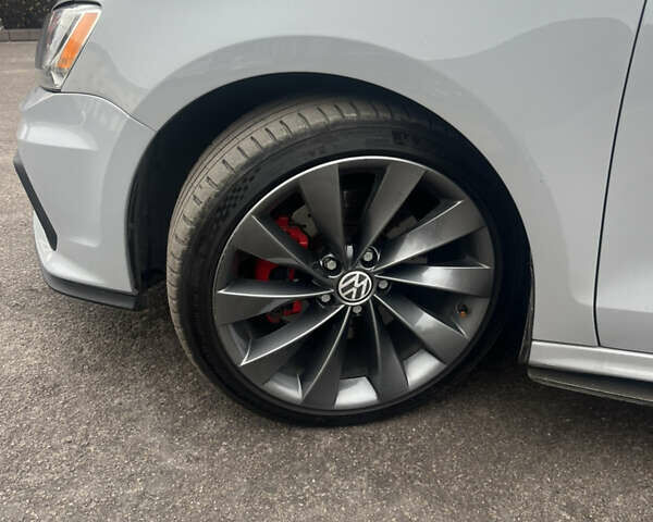 Серый Фольксваген Джетта, объемом двигателя 1.8 л и пробегом 157 тыс. км за 13500 $, фото 3 на Automoto.ua