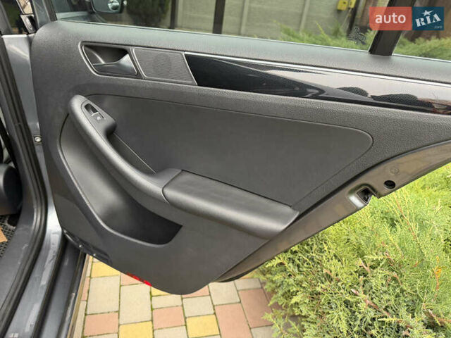 Сірий Фольксваген Джетта, об'ємом двигуна 2 л та пробігом 175 тис. км за 12499 $, фото 49 на Automoto.ua