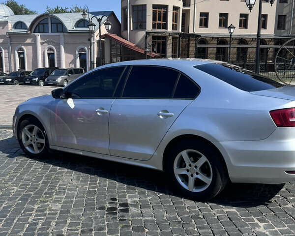 Фольксваген Джетта 2015 в Черновцах на Automoto.ua Серый Фольксваген Джетта, объемом двигателя 2 л и пробегом 310 тыс. км за 9500 $, фото 7 на Automoto.ua