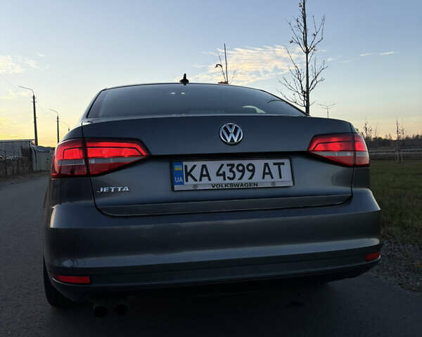 Сірий Фольксваген Джетта, об'ємом двигуна 2 л та пробігом 161 тис. км за 9800 $, фото 4 на Automoto.ua