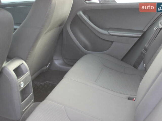 Серый Фольксваген Джетта, объемом двигателя 1.8 л и пробегом 177 тыс. км за 10999 $, фото 12 на Automoto.ua