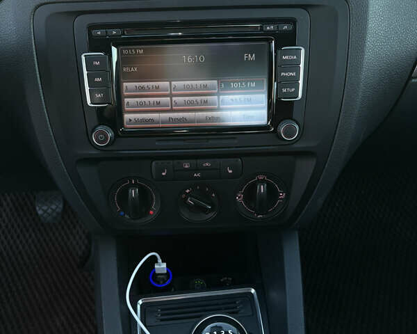 Сірий Фольксваген Джетта, об'ємом двигуна 2 л та пробігом 161 тис. км за 9800 $, фото 24 на Automoto.ua