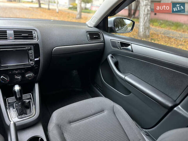 Сірий Фольксваген Джетта, об'ємом двигуна 2 л та пробігом 198 тис. км за 11500 $, фото 41 на Automoto.ua