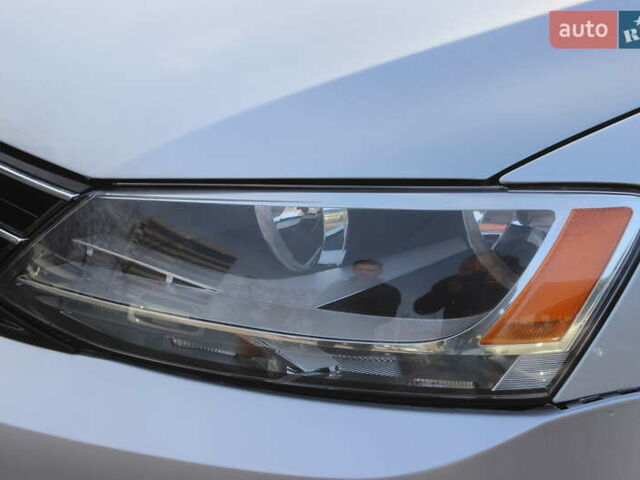 Серый Фольксваген Джетта, объемом двигателя 1.8 л и пробегом 177 тыс. км за 10999 $, фото 10 на Automoto.ua