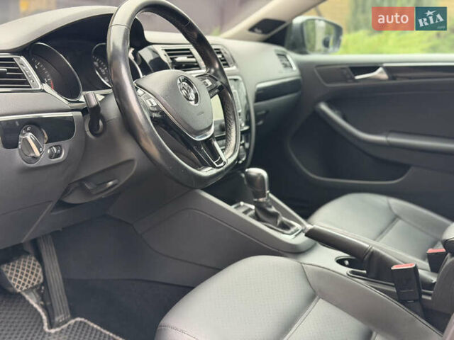 Сірий Фольксваген Джетта, об'ємом двигуна 2 л та пробігом 175 тис. км за 12499 $, фото 32 на Automoto.ua