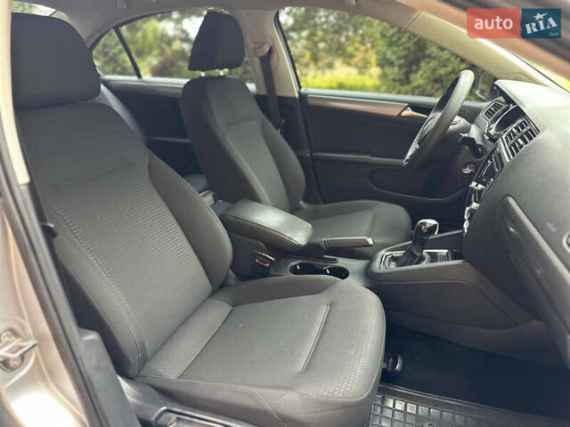 Сірий Фольксваген Джетта, об'ємом двигуна 2 л та пробігом 198 тис. км за 11500 $, фото 38 на Automoto.ua