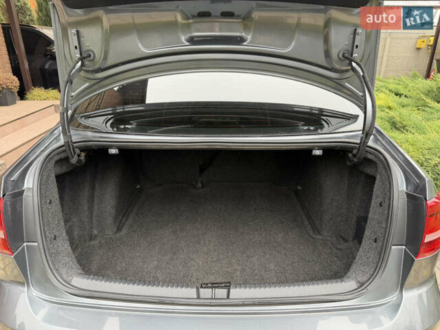 Сірий Фольксваген Джетта, об'ємом двигуна 2 л та пробігом 175 тис. км за 12499 $, фото 46 на Automoto.ua