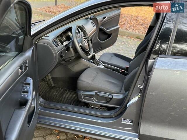 Серый Фольксваген Джетта, объемом двигателя 1.4 л и пробегом 100 тыс. км за 9200 $, фото 88 на Automoto.ua