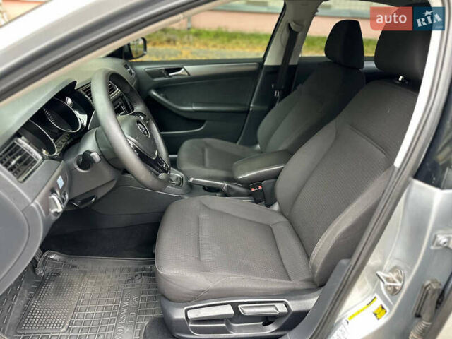 Сірий Фольксваген Джетта, об'ємом двигуна 2 л та пробігом 198 тис. км за 11500 $, фото 34 на Automoto.ua