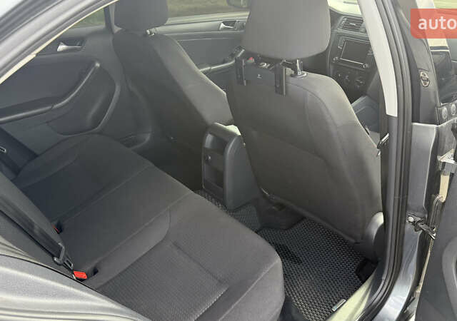 Серый Фольксваген Джетта, объемом двигателя 1.39 л и пробегом 133 тыс. км за 10900 $, фото 15 на Automoto.ua