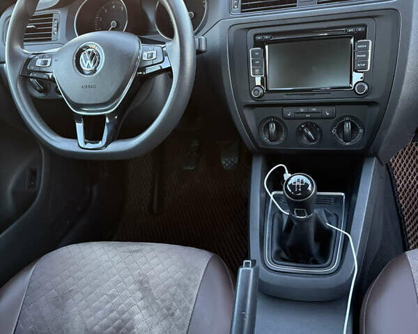 Сірий Фольксваген Джетта, об'ємом двигуна 2 л та пробігом 161 тис. км за 9800 $, фото 26 на Automoto.ua