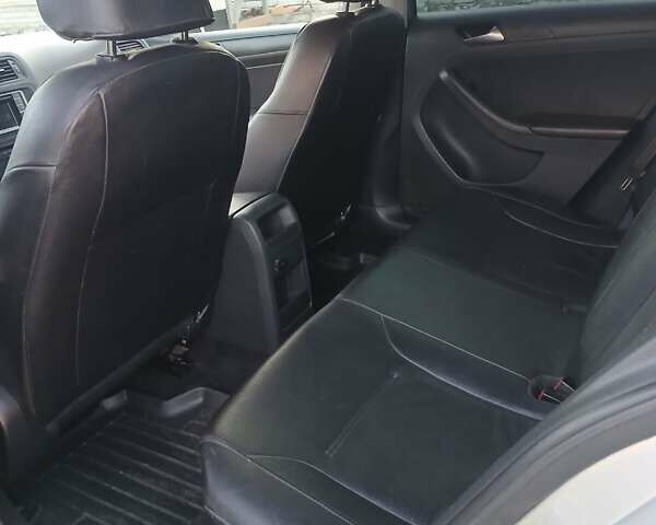 Серый Фольксваген Джетта, объемом двигателя 1.4 л и пробегом 280 тыс. км за 8600 $, фото 1 на Automoto.ua