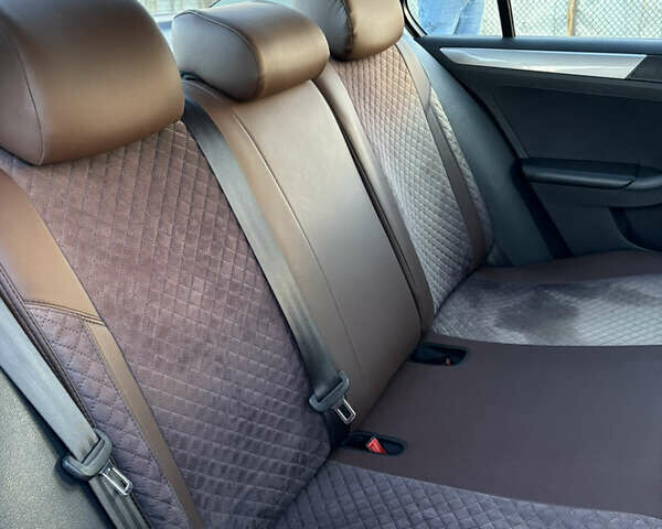 Сірий Фольксваген Джетта, об'ємом двигуна 2 л та пробігом 161 тис. км за 9800 $, фото 29 на Automoto.ua