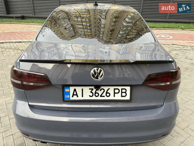 Серый Фольксваген Джетта, объемом двигателя 1.8 л и пробегом 123 тыс. км за 10000 $, фото 7 на Automoto.ua