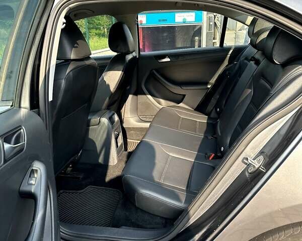 Серый Фольксваген Джетта, объемом двигателя 2 л и пробегом 157 тыс. км за 9800 $, фото 14 на Automoto.ua