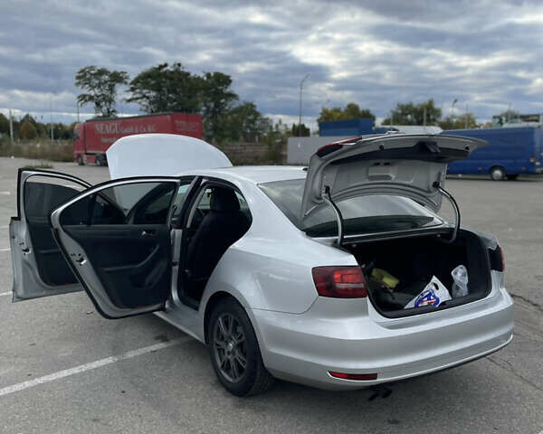 Сірий Фольксваген Джетта, об'ємом двигуна 1.4 л та пробігом 210 тис. км за 9500 $, фото 30 на Automoto.ua