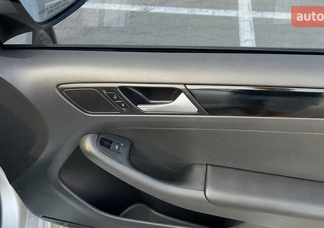 Серый Фольксваген Джетта, объемом двигателя 1.8 л и пробегом 160 тыс. км за 9599 $, фото 23 на Automoto.ua