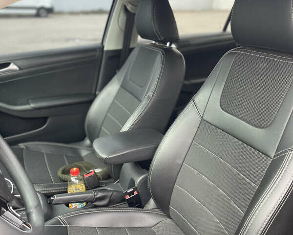 Сірий Фольксваген Джетта, об'ємом двигуна 1.4 л та пробігом 210 тис. км за 9500 $, фото 8 на Automoto.ua