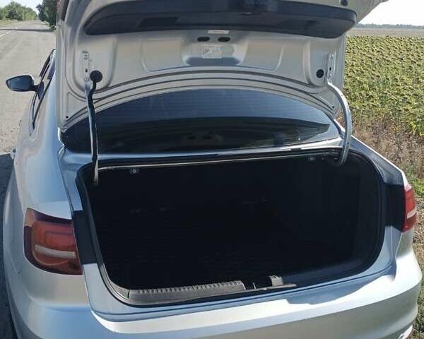 Серый Фольксваген Джетта, объемом двигателя 1.4 л и пробегом 120 тыс. км за 9800 $, фото 6 на Automoto.ua