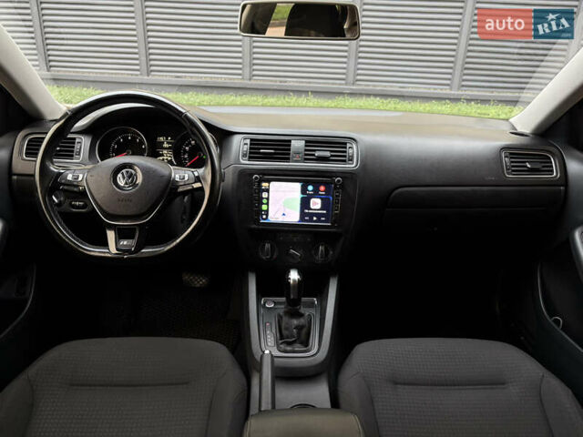 Серый Фольксваген Джетта, объемом двигателя 1.8 л и пробегом 123 тыс. км за 10000 $, фото 12 на Automoto.ua