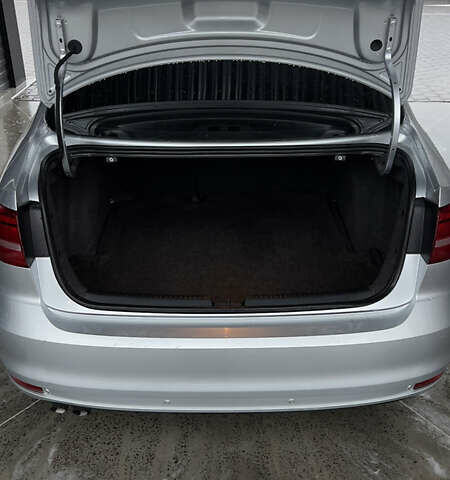 Серый Фольксваген Джетта, объемом двигателя 1.8 л и пробегом 169 тыс. км за 8900 $, фото 7 на Automoto.ua